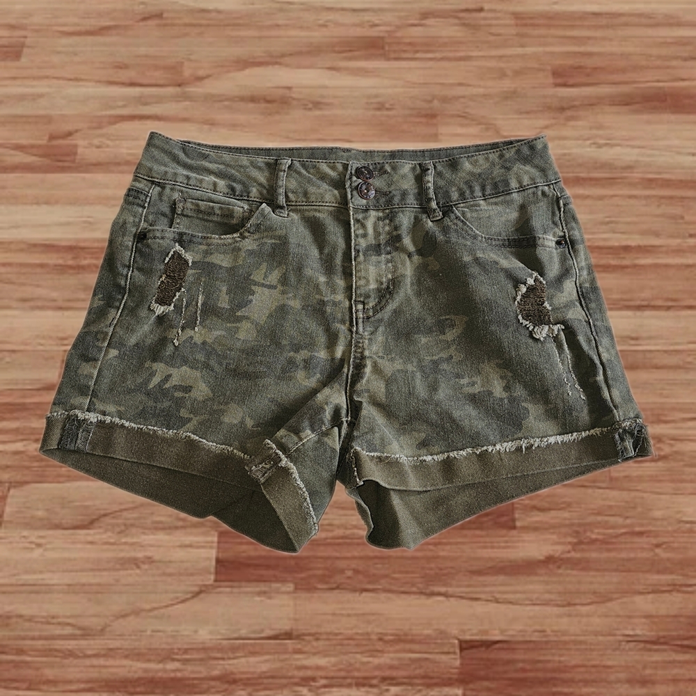 VANILLA STAR Size 9 Green Camo Mid Rise Midi Denim Shorts